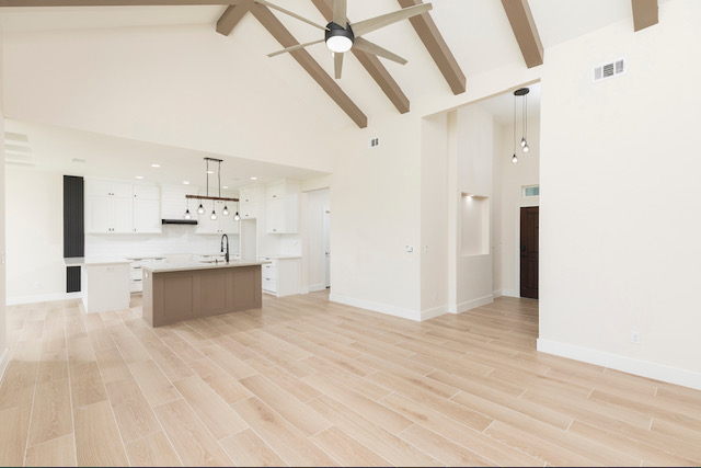 Vaulted living and kitchen, Alamo farmhouse